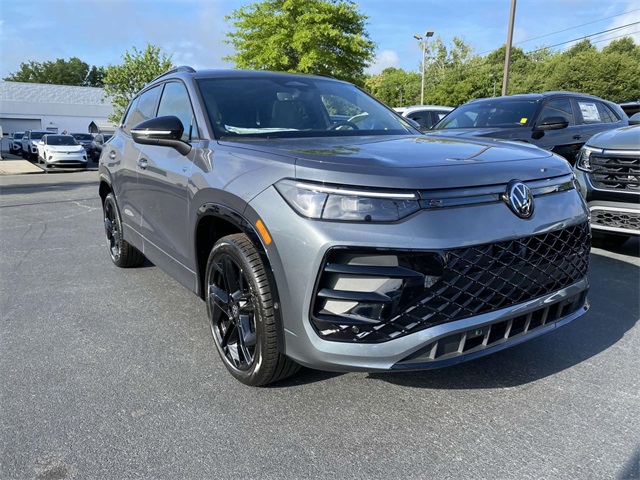 new 2025 Volkswagen Tiguan car, priced at $39,486