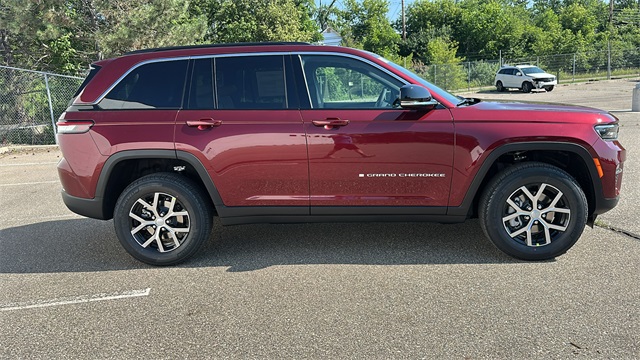 new 2025 Jeep Grand Cherokee car, priced at $45,025