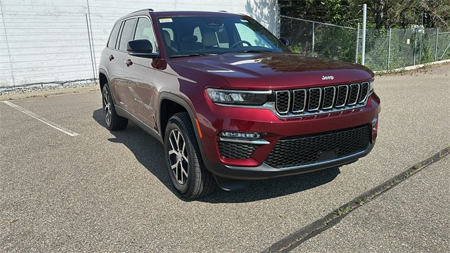 new 2025 Jeep Grand Cherokee car, priced at $45,025