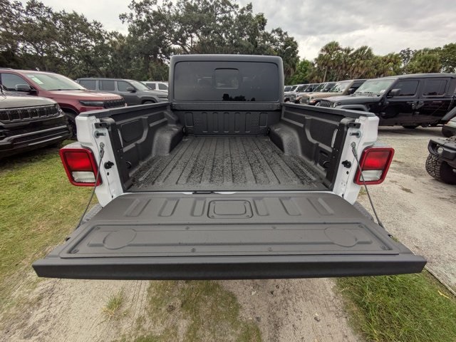 new 2025 Jeep Gladiator car, priced at $35,535