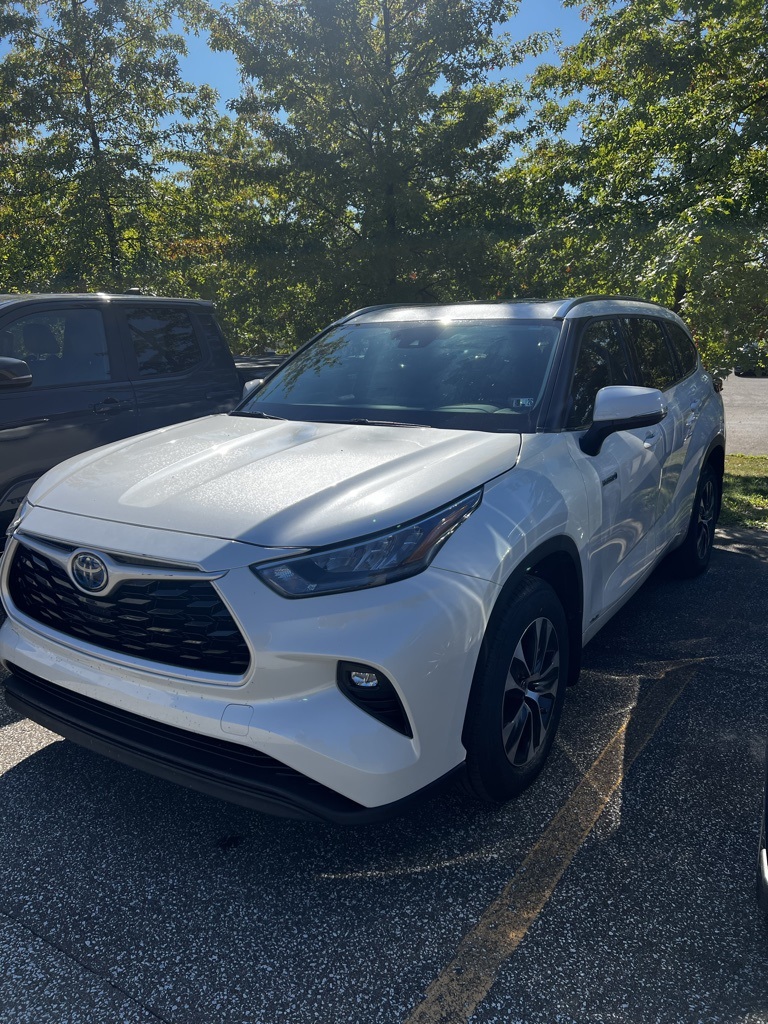 used 2020 Toyota Highlander Hybrid car, priced at $34,903