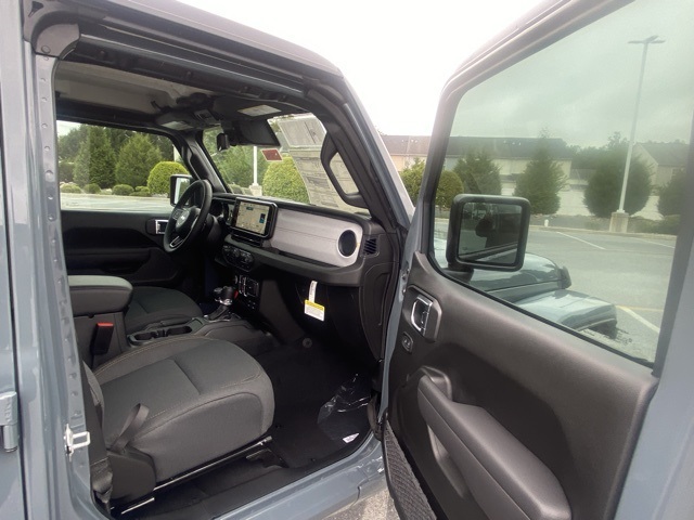 new 2025 Jeep Gladiator car, priced at $44,610