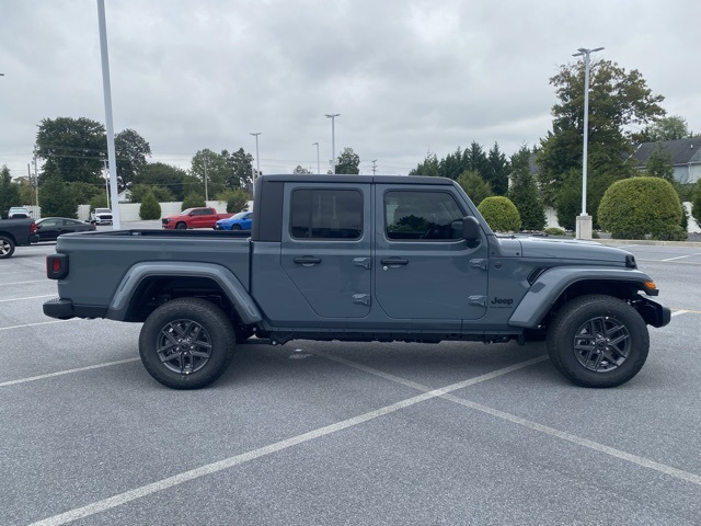 new 2025 Jeep Gladiator car, priced at $44,610