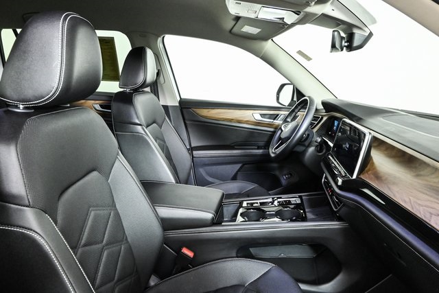 used 2025 Volkswagen Atlas car, priced at $34,400