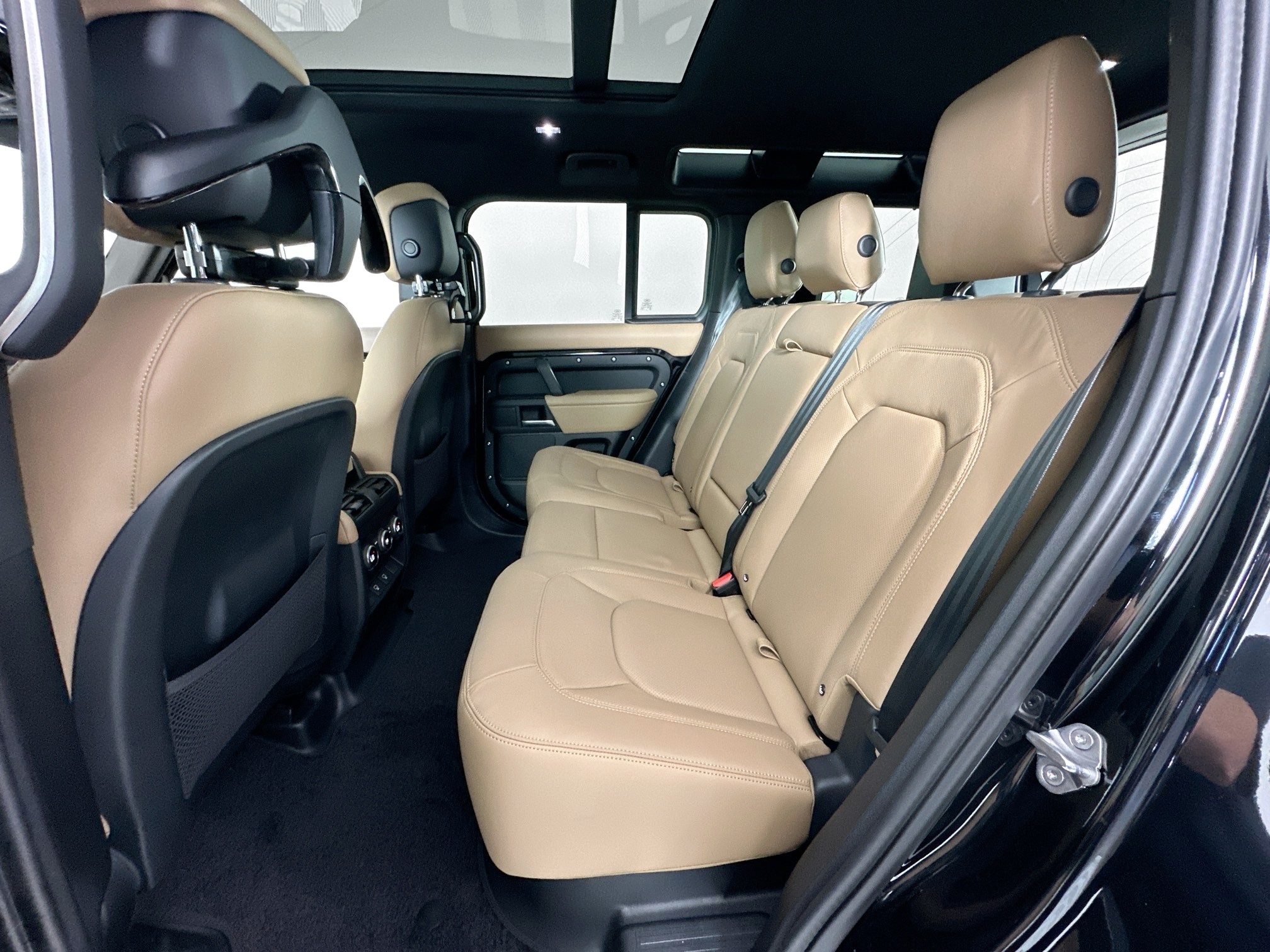 new 2025 Land Rover Defender 110 car, priced at $80,283