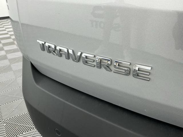 used 2022 Chevrolet Traverse car, priced at $23,366