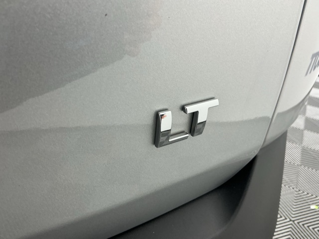 used 2022 Chevrolet Traverse car, priced at $23,366