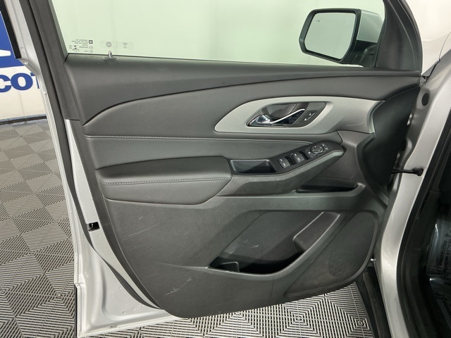 used 2022 Chevrolet Traverse car, priced at $23,366