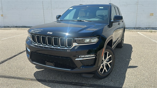 new 2025 Jeep Grand Cherokee car, priced at $45,025