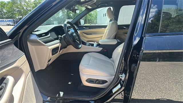 new 2025 Jeep Grand Cherokee car, priced at $45,025