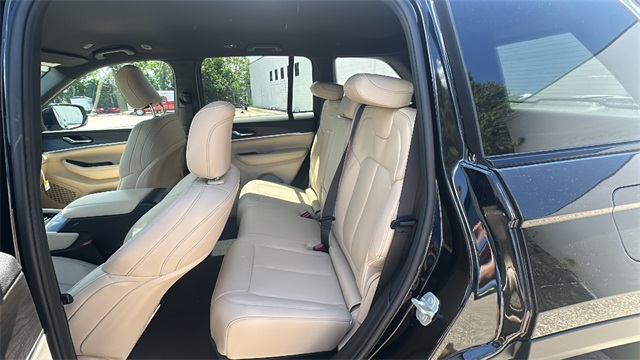 new 2025 Jeep Grand Cherokee car, priced at $45,025