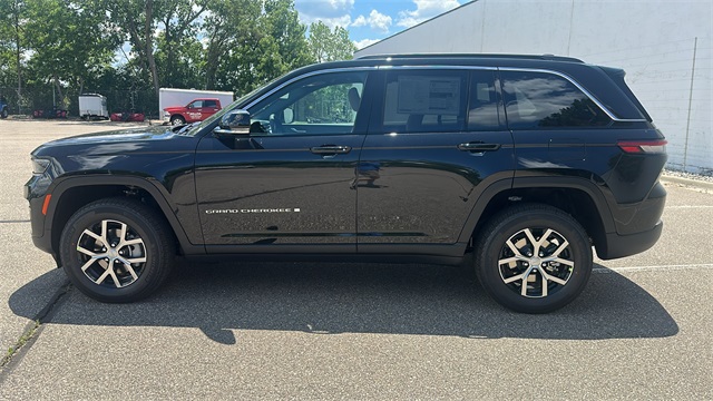 new 2025 Jeep Grand Cherokee car, priced at $45,025