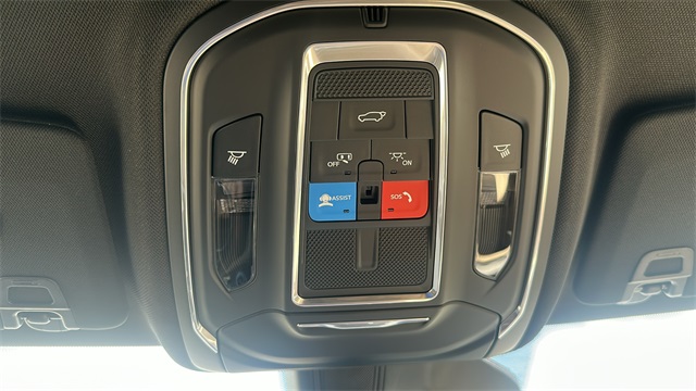 new 2025 Jeep Grand Cherokee car, priced at $45,025