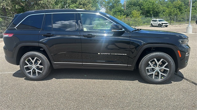 new 2025 Jeep Grand Cherokee car, priced at $45,025