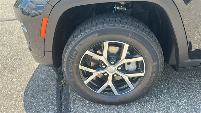 new 2025 Jeep Grand Cherokee car, priced at $45,025