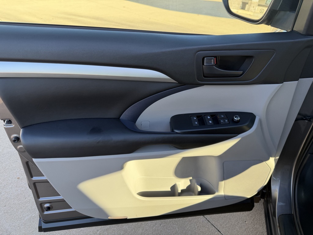 used 2017 Toyota Highlander car, priced at $19,903