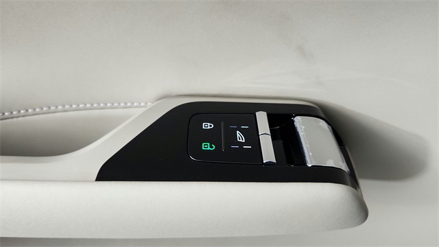 new 2025 Volvo EX90 car, priced at $81,290