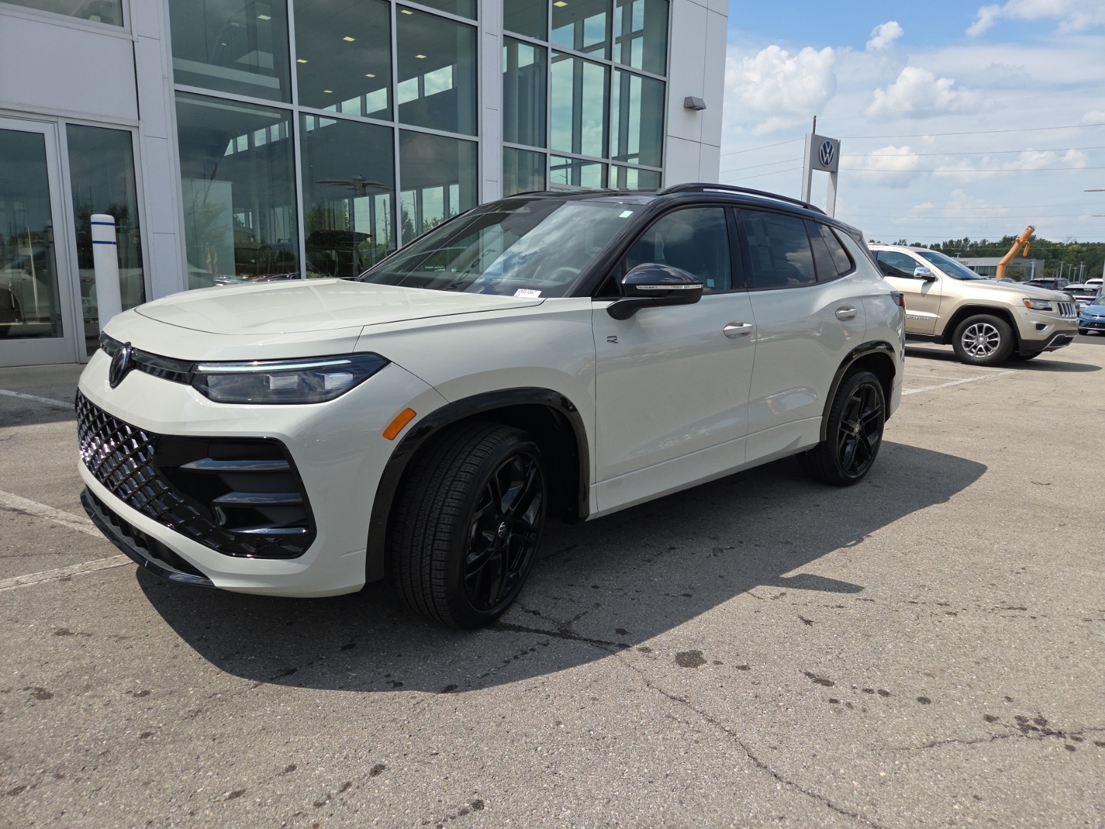 new 2025 Volkswagen Tiguan car, priced at $37,751