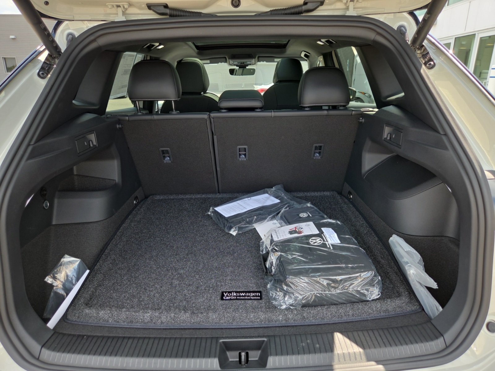 new 2025 Volkswagen Tiguan car, priced at $37,751