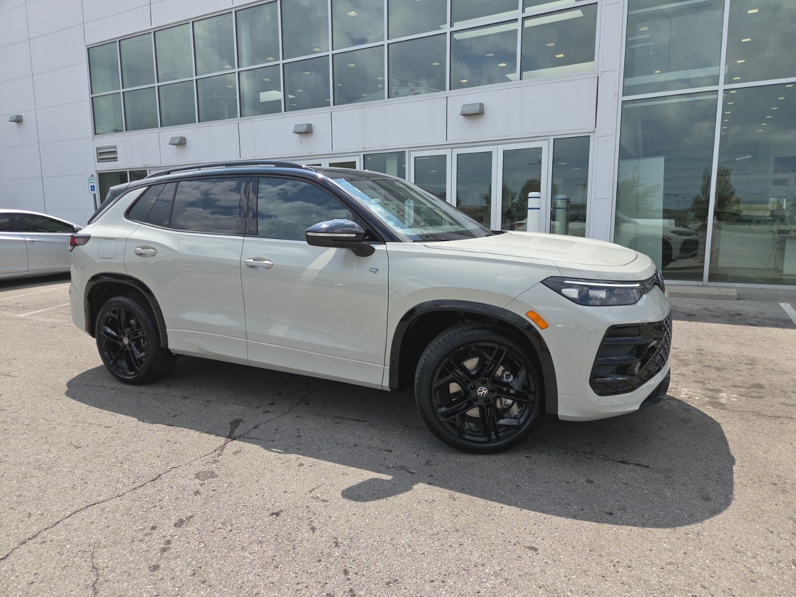 new 2025 Volkswagen Tiguan car, priced at $37,751