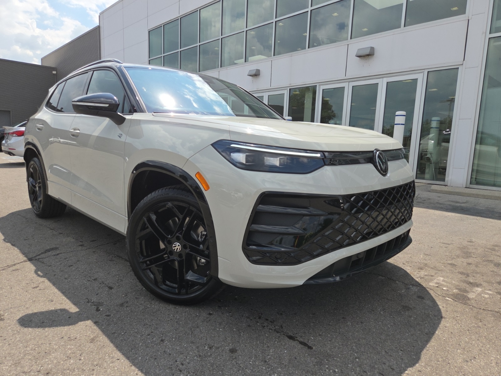 new 2025 Volkswagen Tiguan car, priced at $37,751