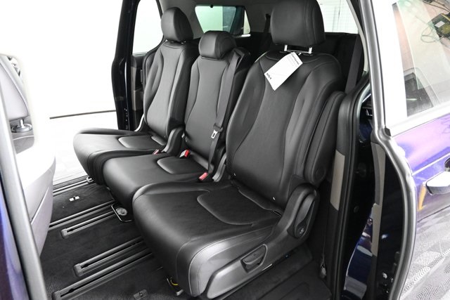 new 2026 Kia Carnival Hybrid car, priced at $46,460