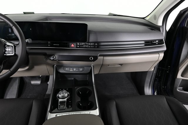 new 2026 Kia Carnival Hybrid car, priced at $46,460