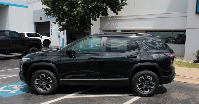 new 2026 Chevrolet Equinox car, priced at $35,930