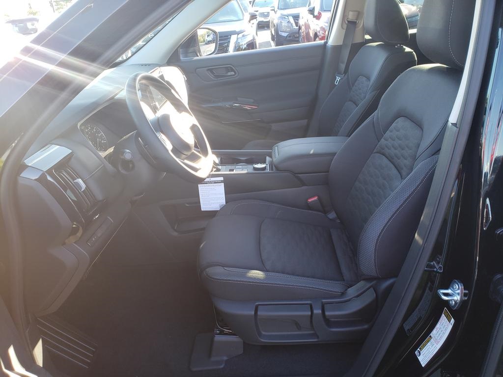 new 2025 Nissan Pathfinder car, priced at $31,990