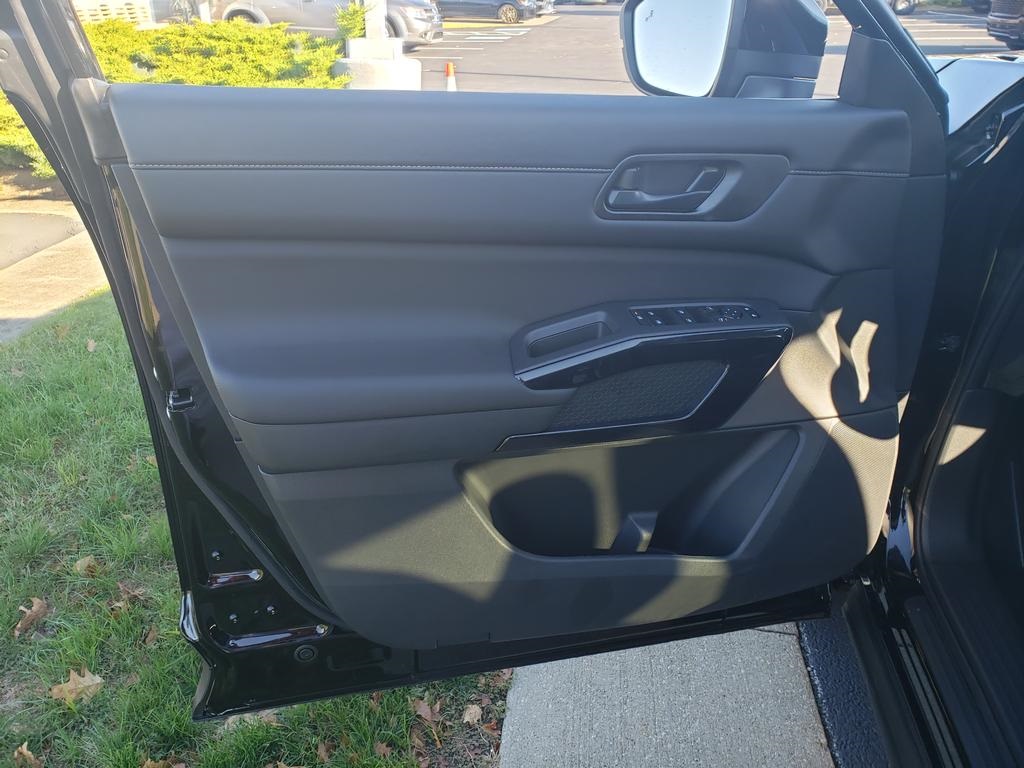 new 2025 Nissan Pathfinder car, priced at $31,990