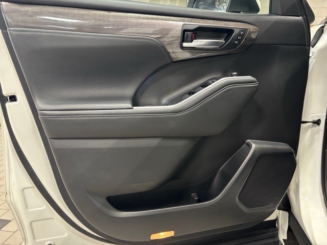 used 2020 Toyota Highlander car, priced at $35,915