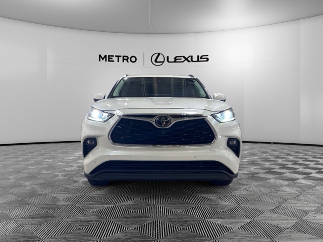 used 2020 Toyota Highlander car, priced at $35,915