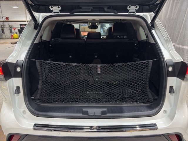 used 2020 Toyota Highlander car, priced at $35,915