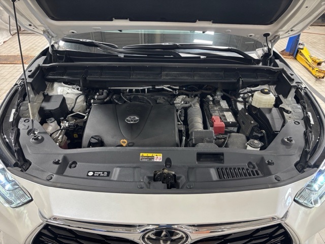 used 2020 Toyota Highlander car, priced at $35,915