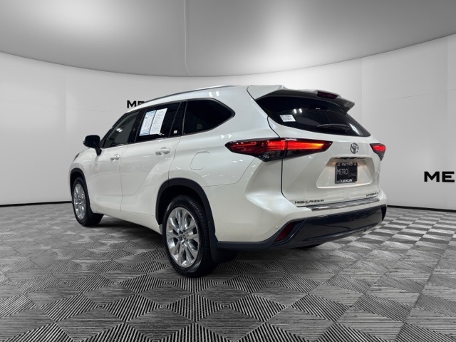 used 2020 Toyota Highlander car, priced at $35,915