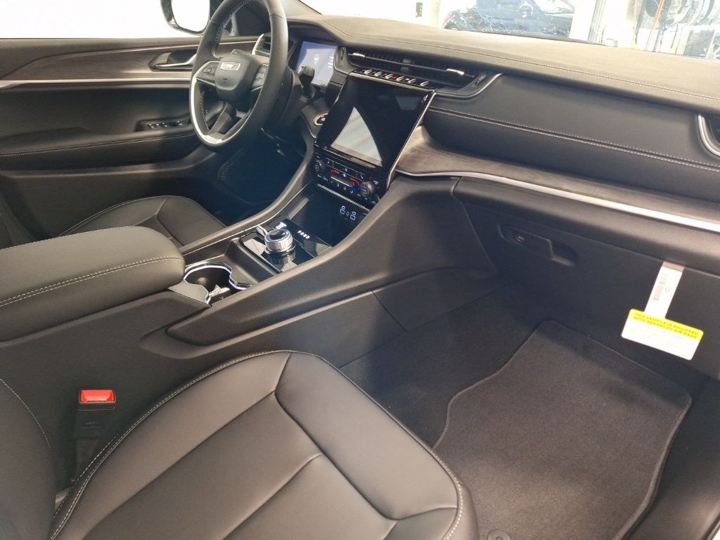 new 2025 Jeep Grand Cherokee L car, priced at $51,740