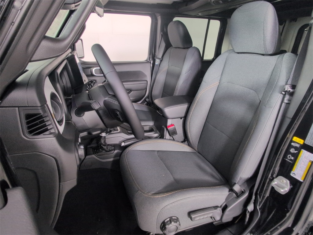 new 2025 Jeep Wrangler car, priced at $44,070
