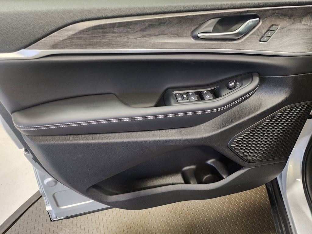 new 2025 Jeep Grand Cherokee L car, priced at $47,499