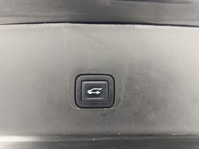 used 2022 Chevrolet Traverse car, priced at $25,988