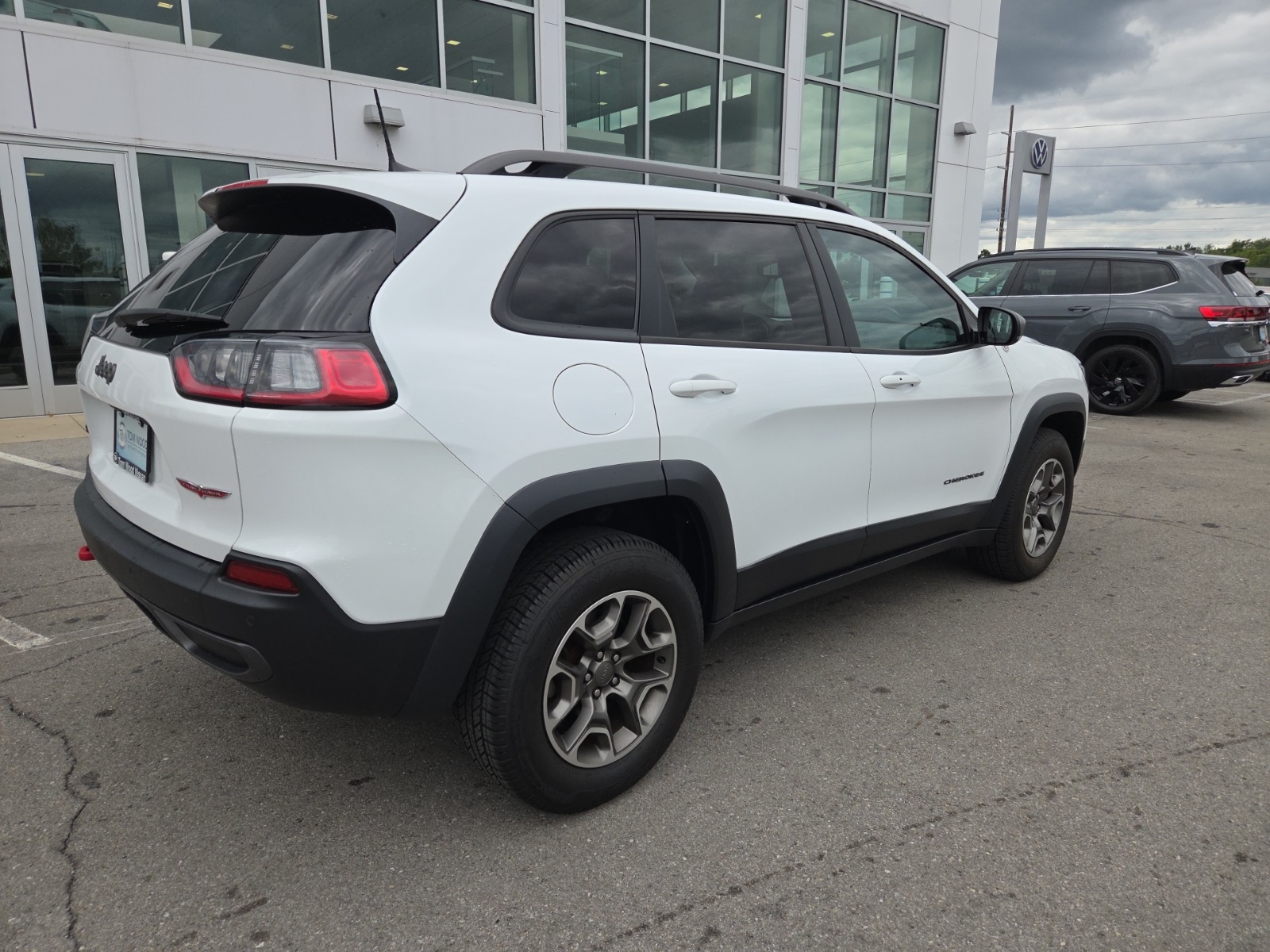 used 2021 Jeep Cherokee car, priced at $20,900