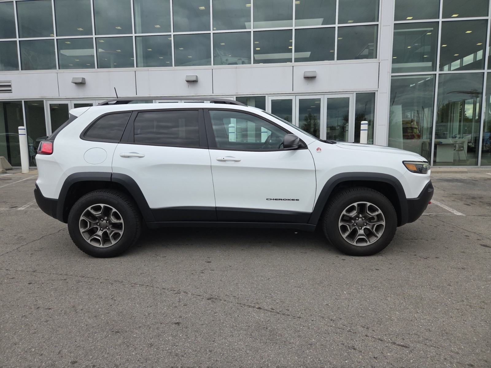 used 2021 Jeep Cherokee car, priced at $20,900