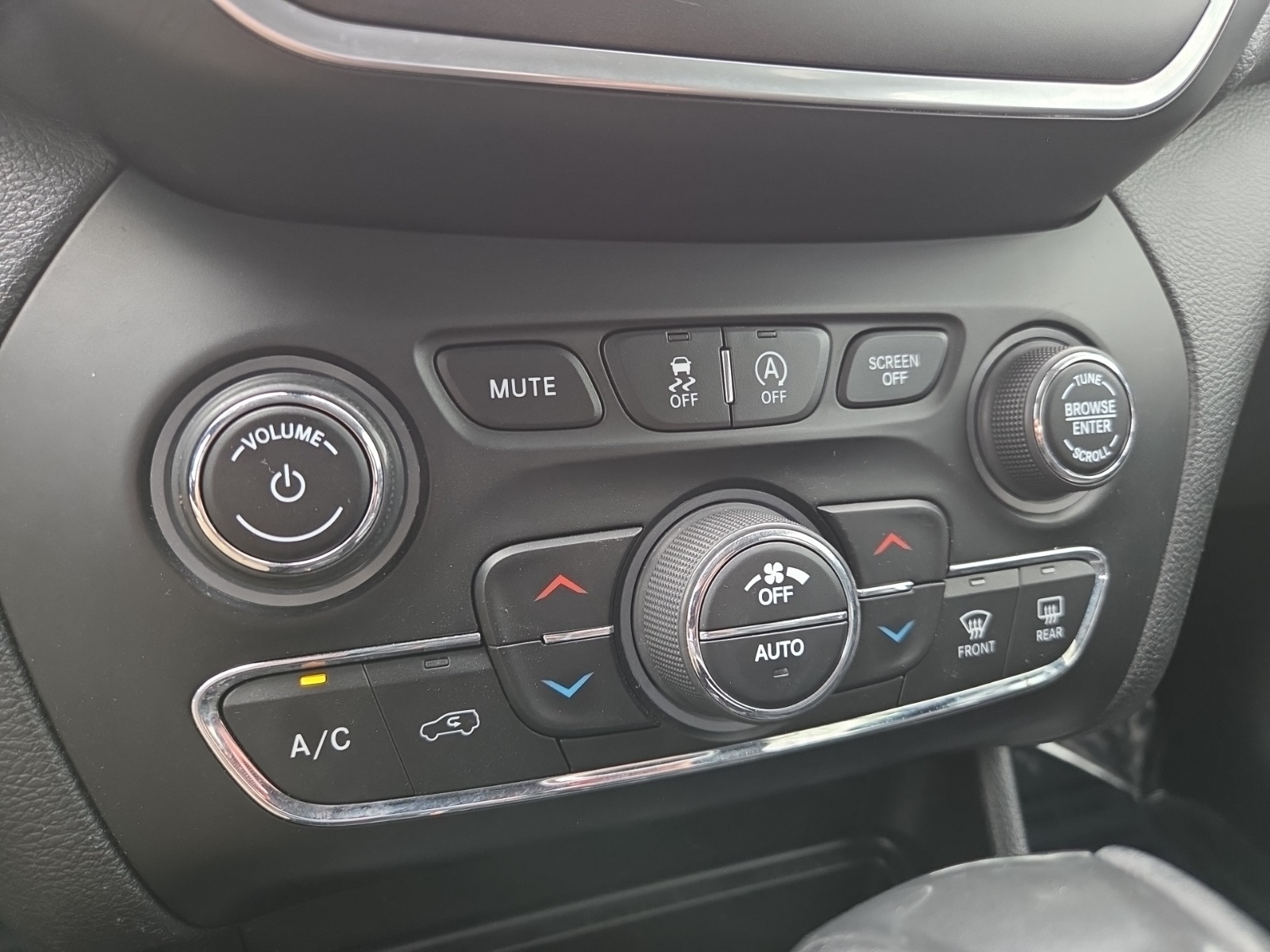 used 2021 Jeep Cherokee car, priced at $20,900