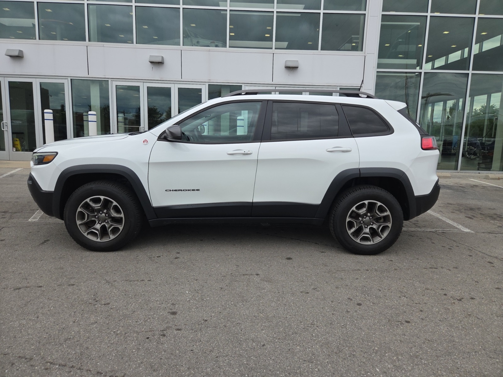 used 2021 Jeep Cherokee car, priced at $20,900