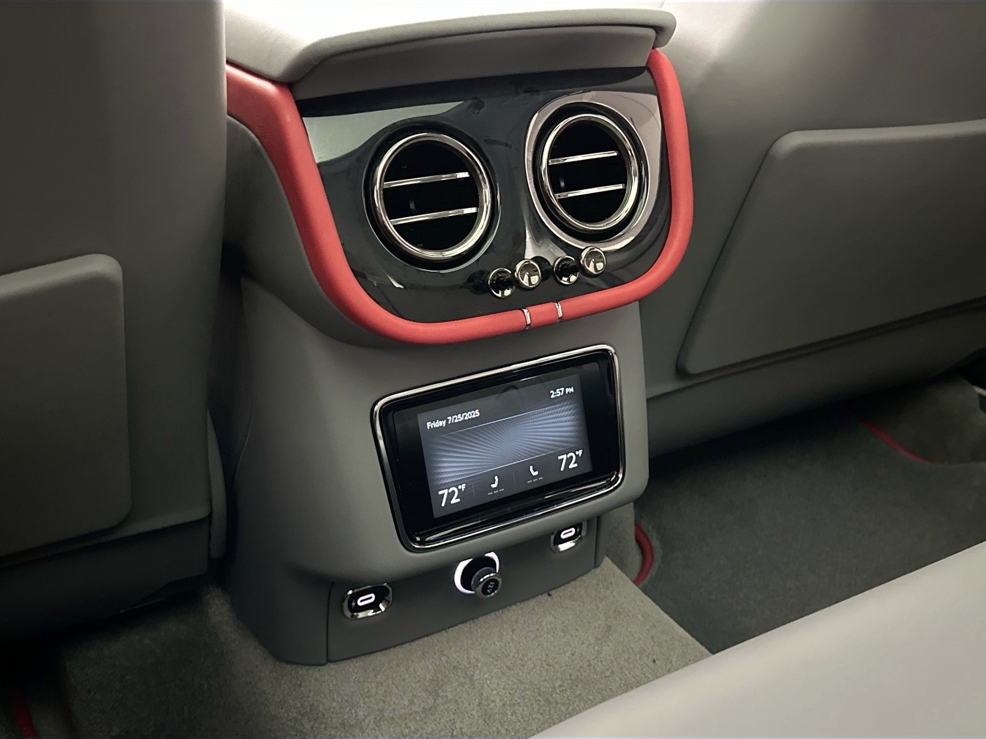 new 2025 Bentley Bentayga car
