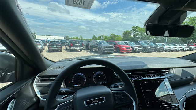 new 2025 Jeep Grand Cherokee car, priced at $42,848