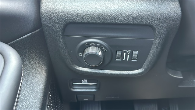 new 2025 Jeep Grand Cherokee car, priced at $42,848
