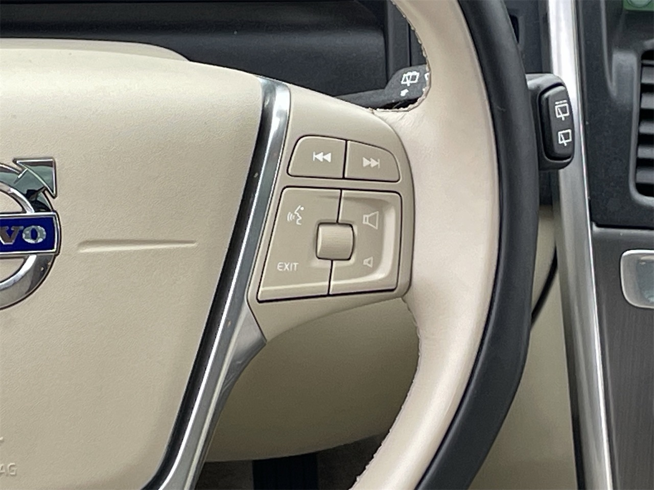 used 2016 Volvo XC60 car, priced at $16,222
