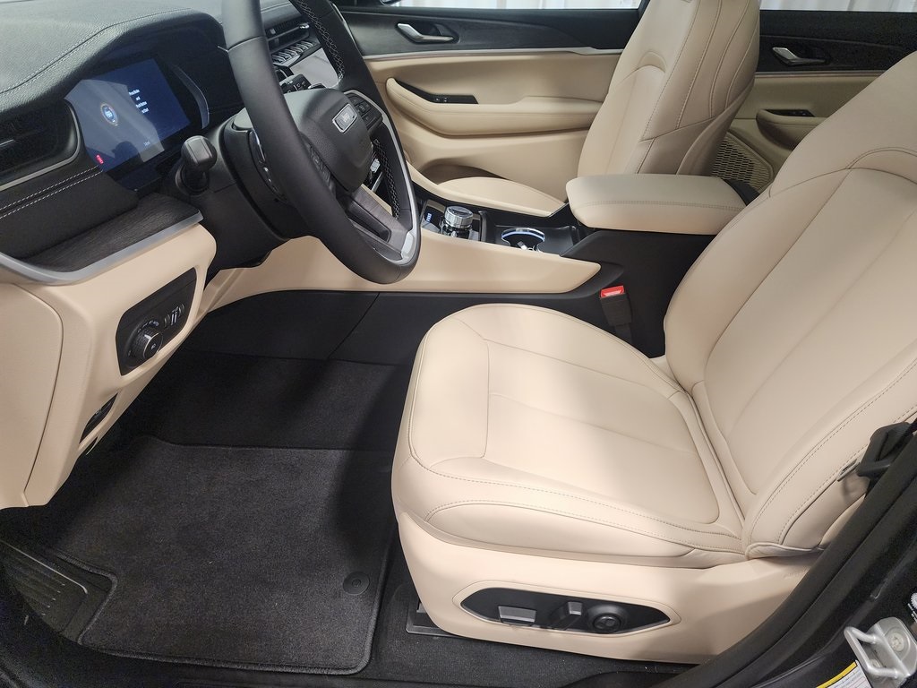 new 2025 Jeep Grand Cherokee car, priced at $49,866