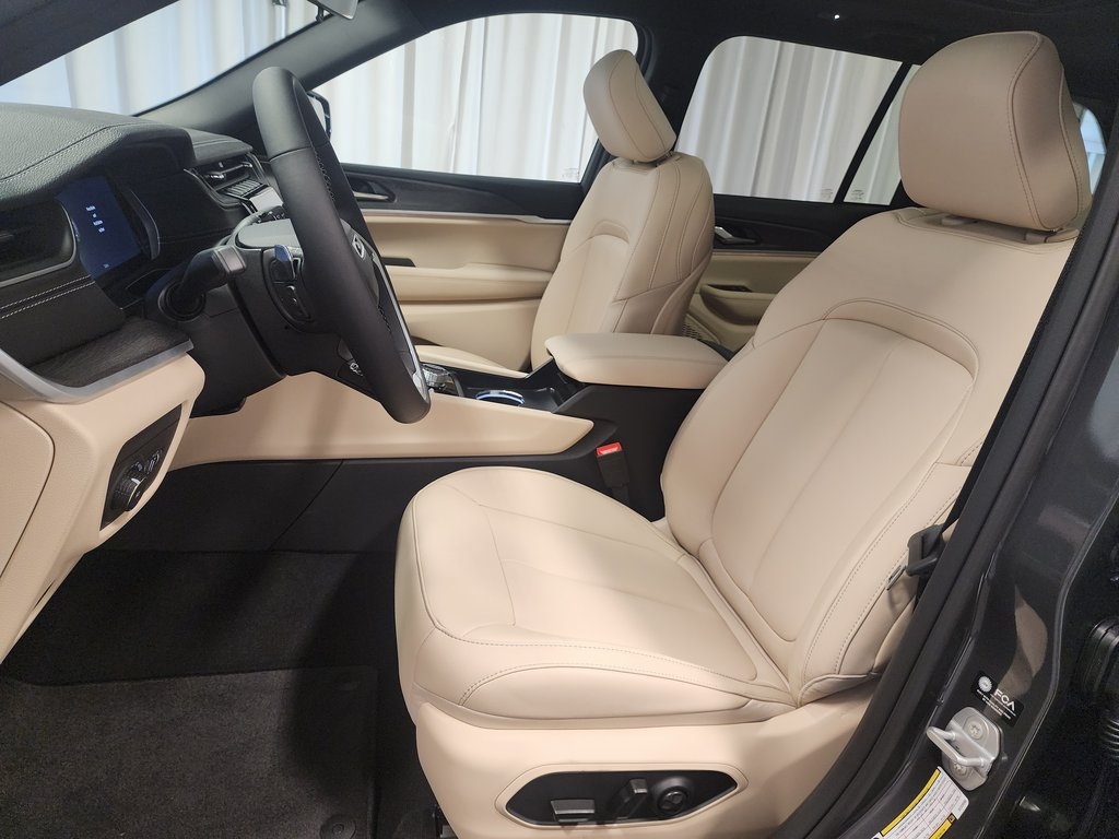 new 2025 Jeep Grand Cherokee car, priced at $49,866