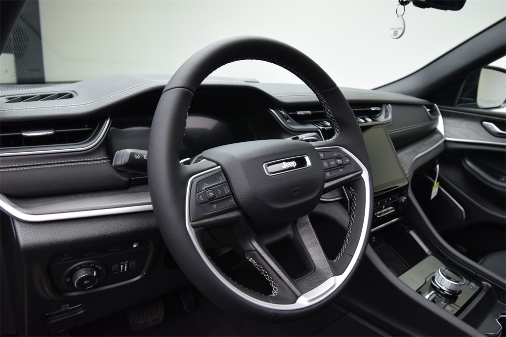 new 2025 Jeep Grand Cherokee car, priced at $55,592
